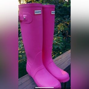 Pink Hunter tall rain boots gently worn
